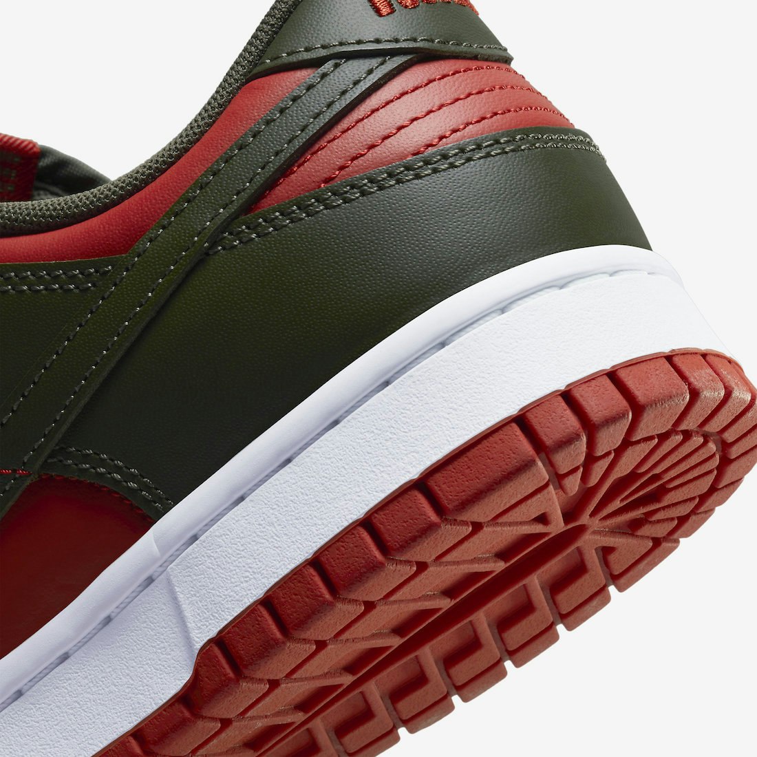 Nike Dunk Low "Mystic Red"