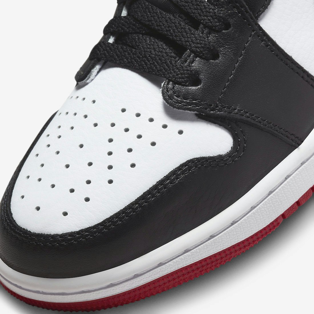 Air Jordan 1 Low OG "Black Toe"