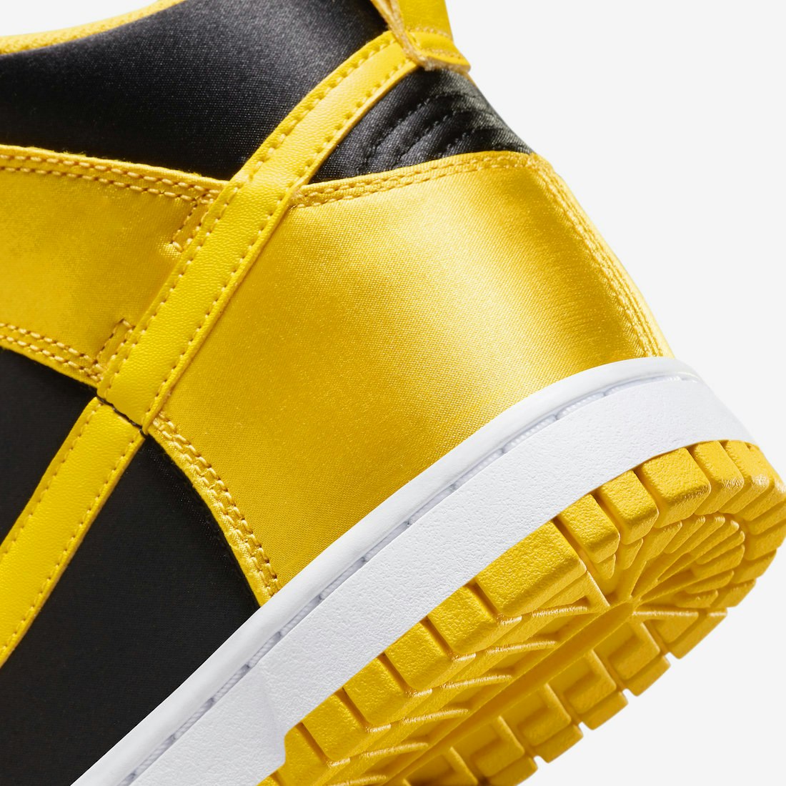 Nike Dunk High "Satin Goldenrod"