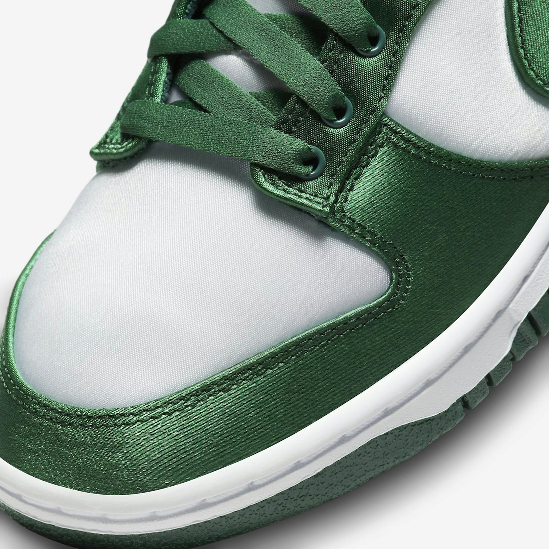 Nike Dunk Low "Satin Green"