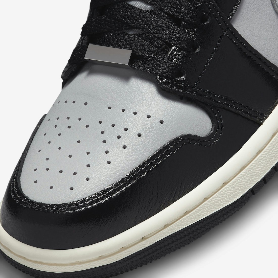 Air Jordan 1 Mid SE "Black Chrome"