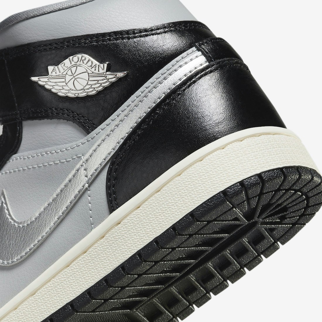 Air Jordan 1 Mid SE "Black Chrome"