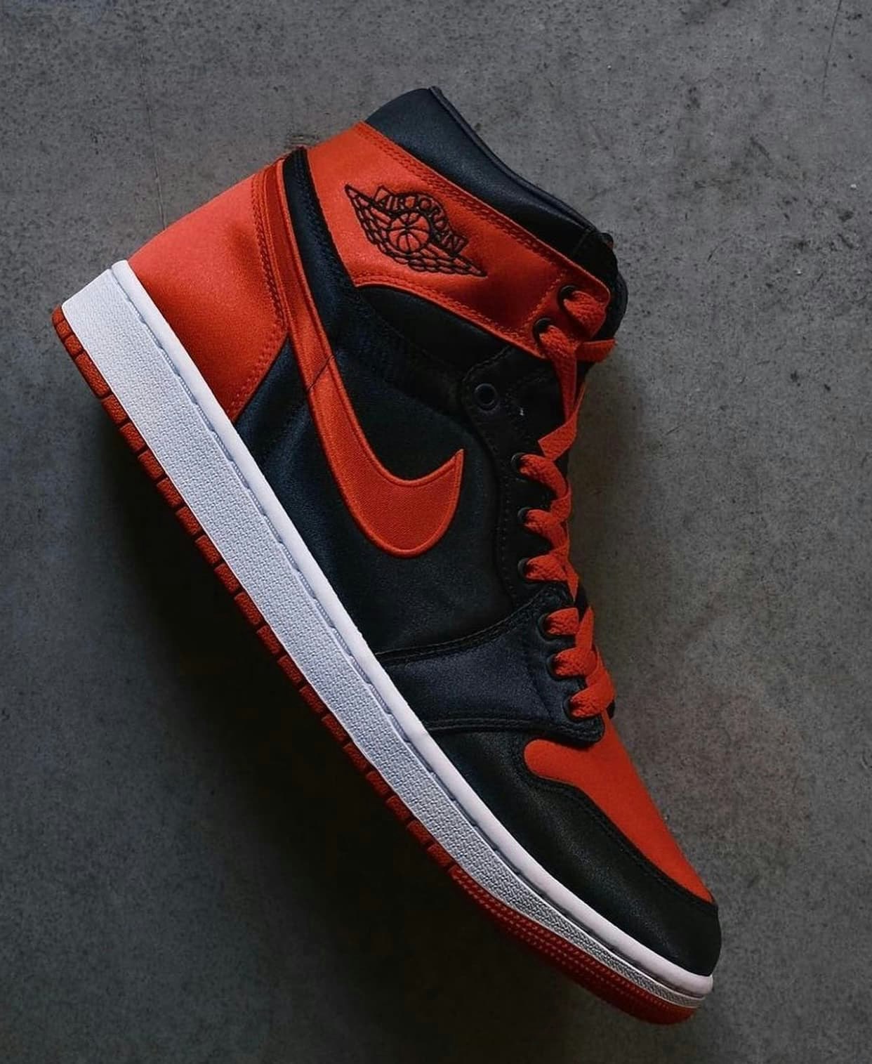Air Jordan 1 High OG “Satin Bred”