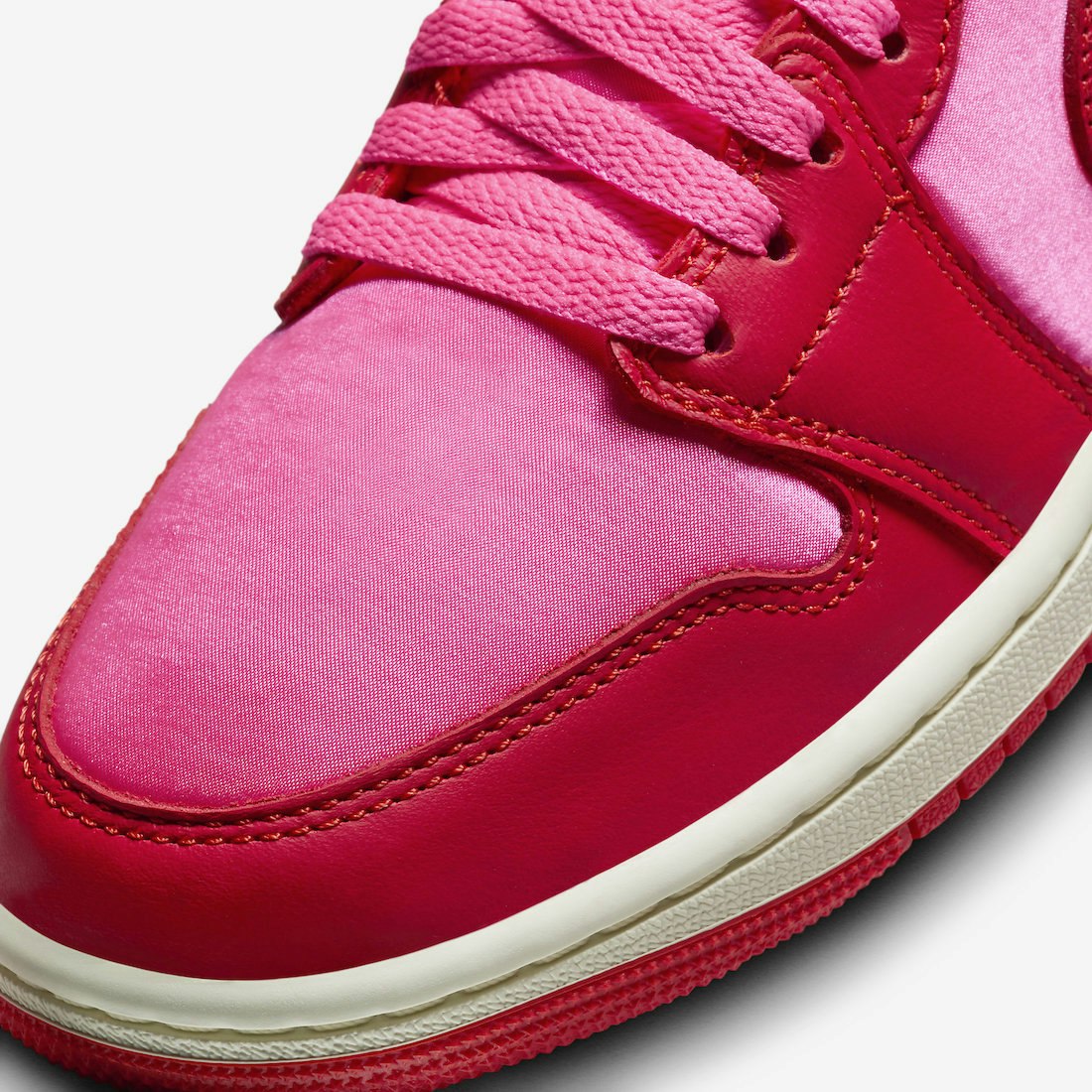 Air Jordan 1 Low SE "Pink Blast"