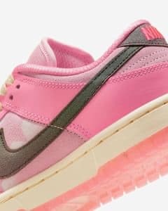 Nike Dunk Low "Barbie"