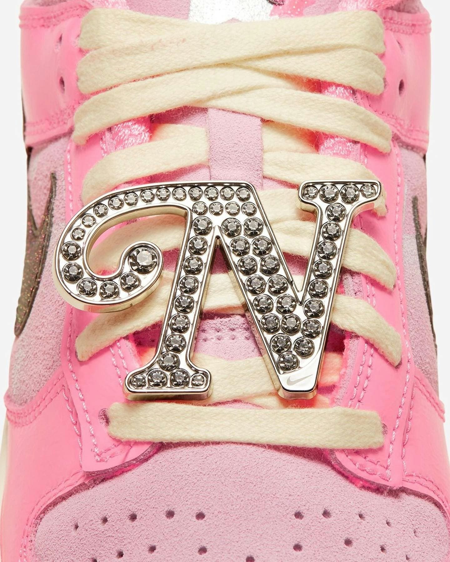 Nike Dunk Low "Barbie"