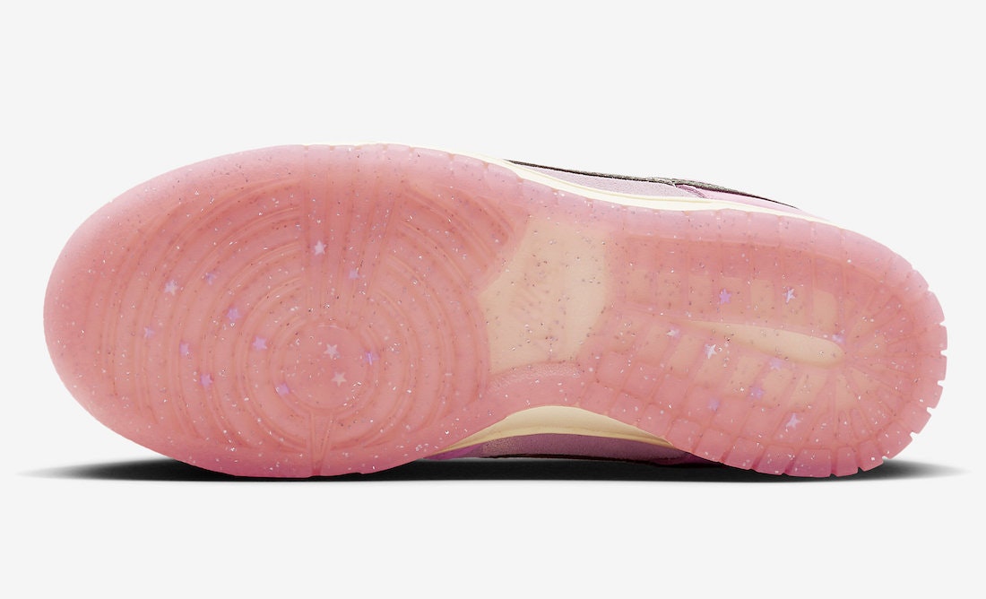 Nike Dunk Low "Barbie"