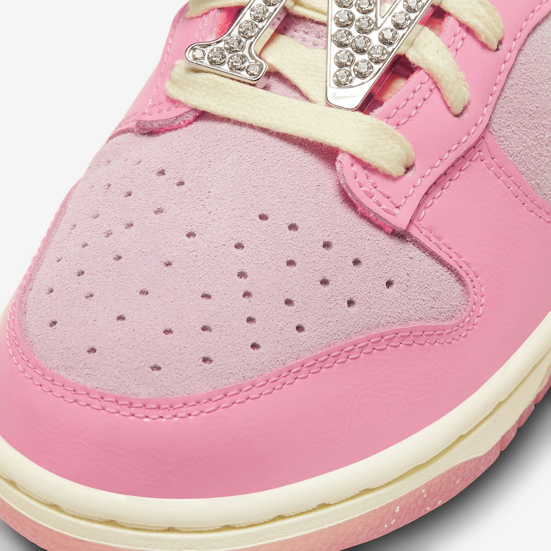 Nike Dunk Low "Barbie"