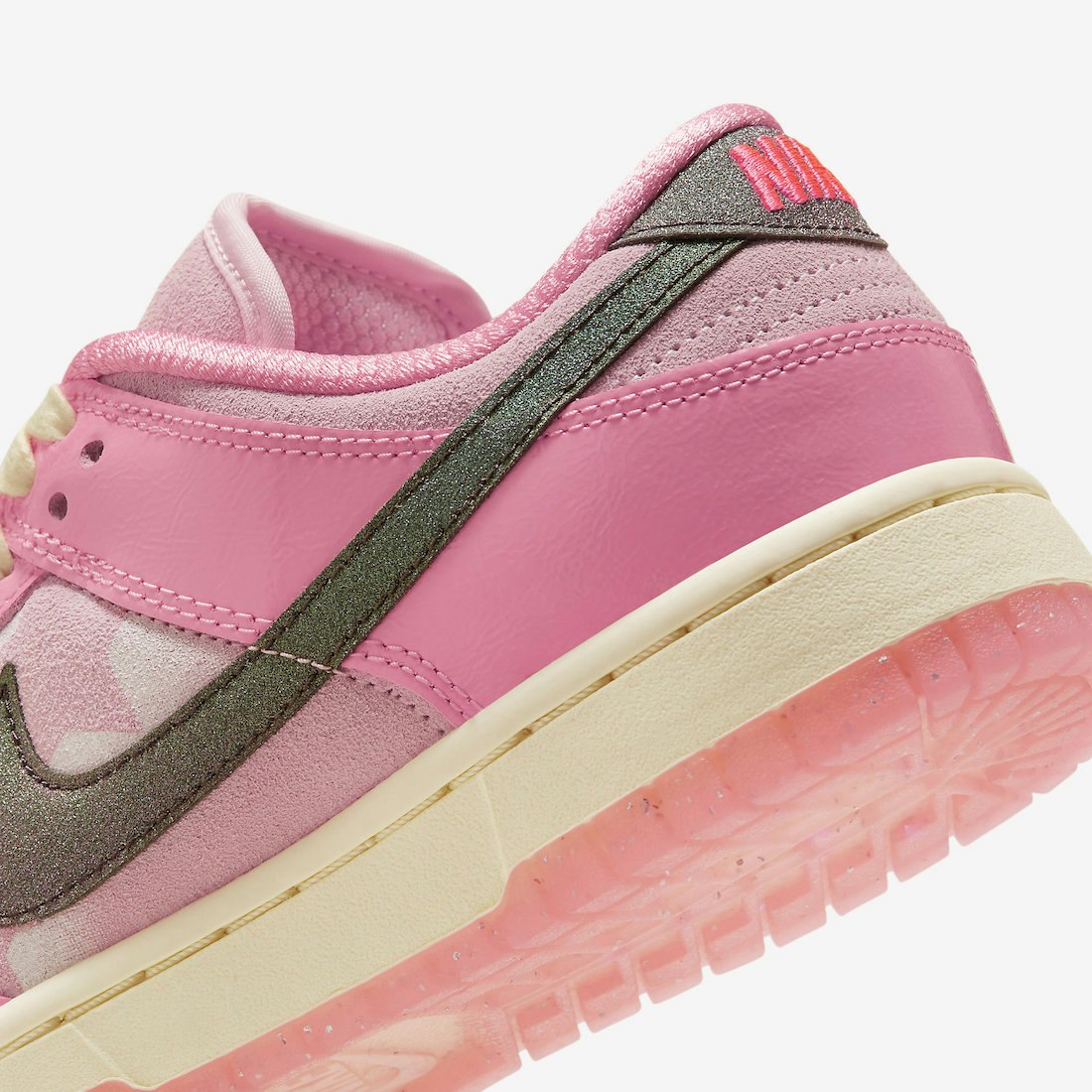 Nike Dunk Low "Barbie"
