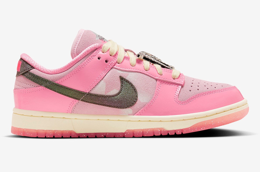 Nike Dunk Low "Barbie"