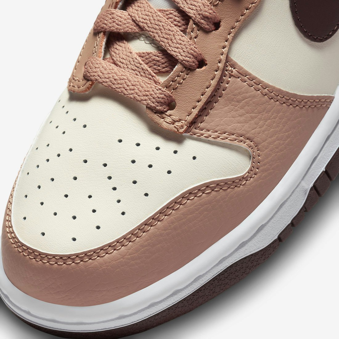 Nike Dunk High "Dusted Clay"