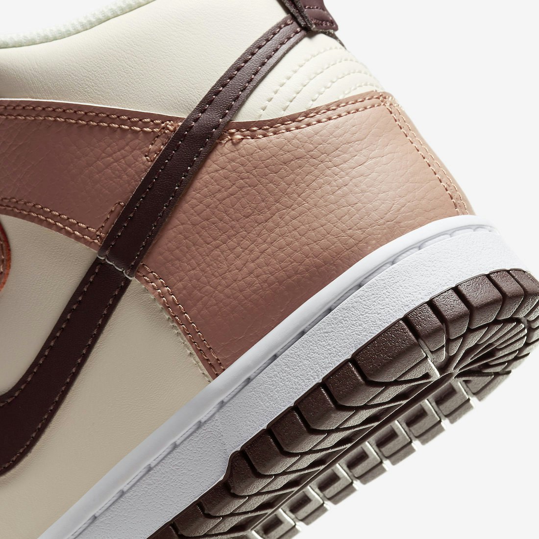 Nike Dunk High "Dusted Clay"