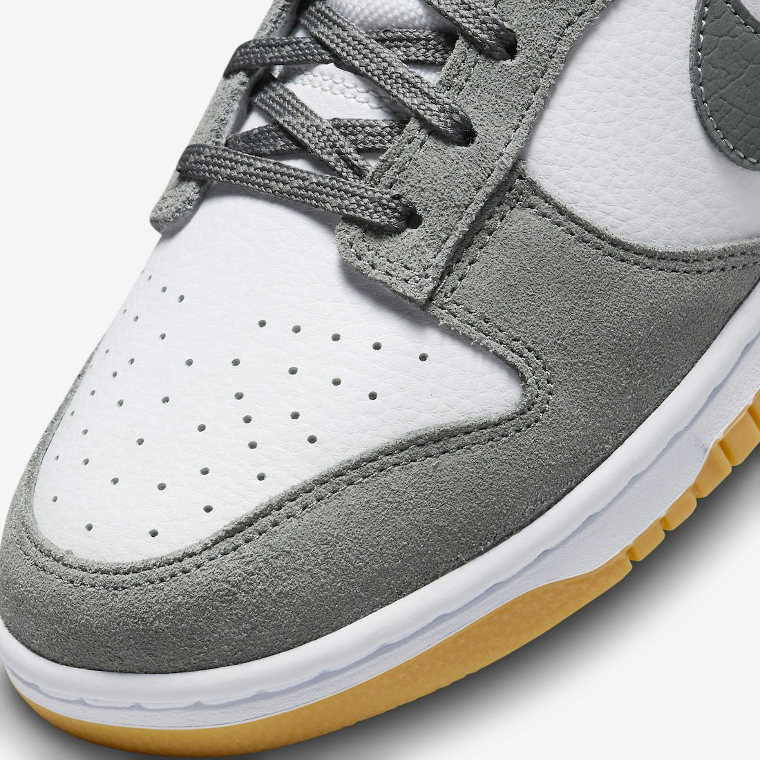Nike Dunk Low "Smoke Grey"