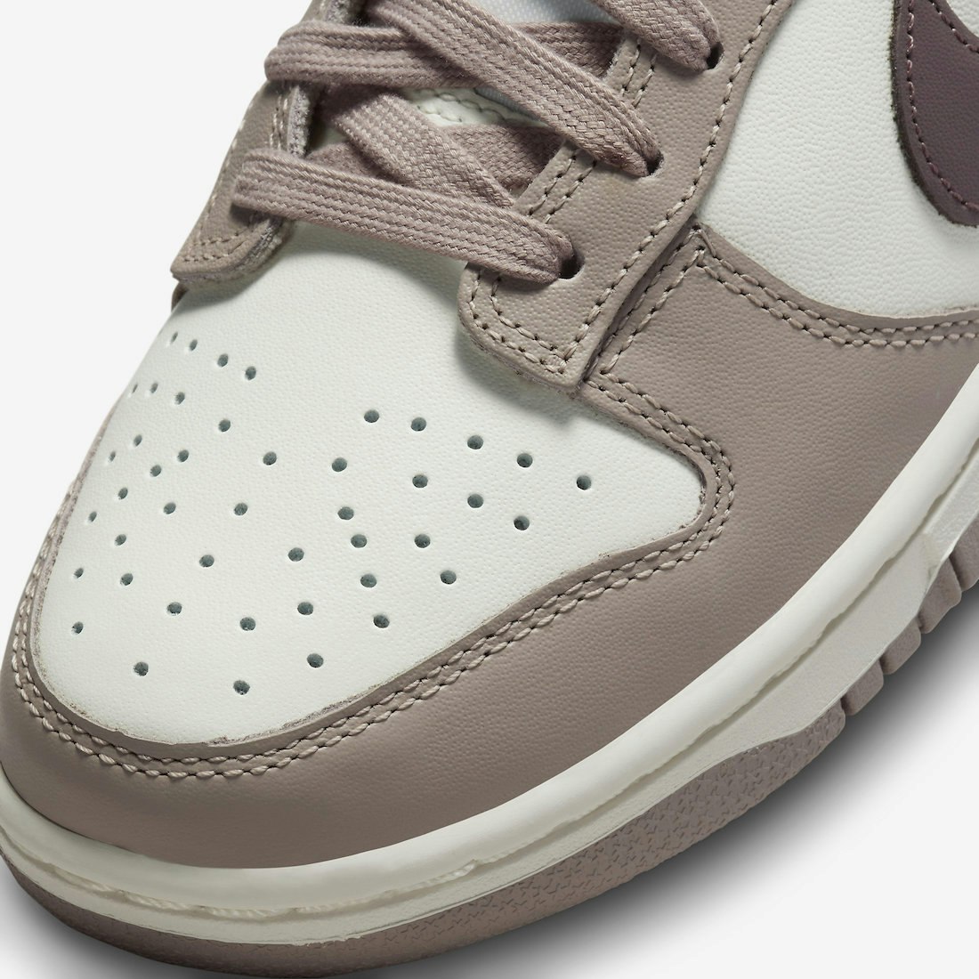 Nike Dunk Low "Diffused Taupe"