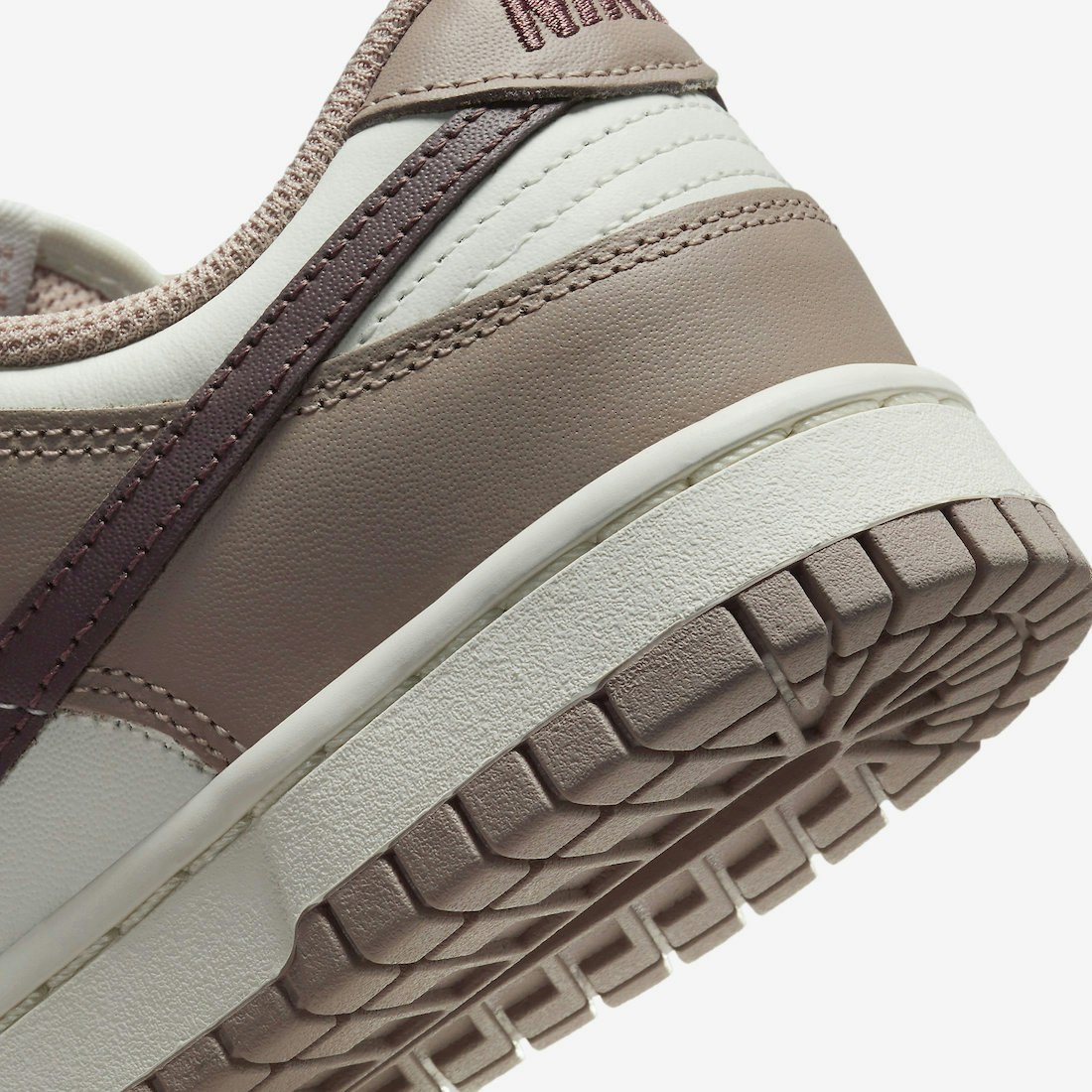 Nike Dunk Low "Diffused Taupe"
