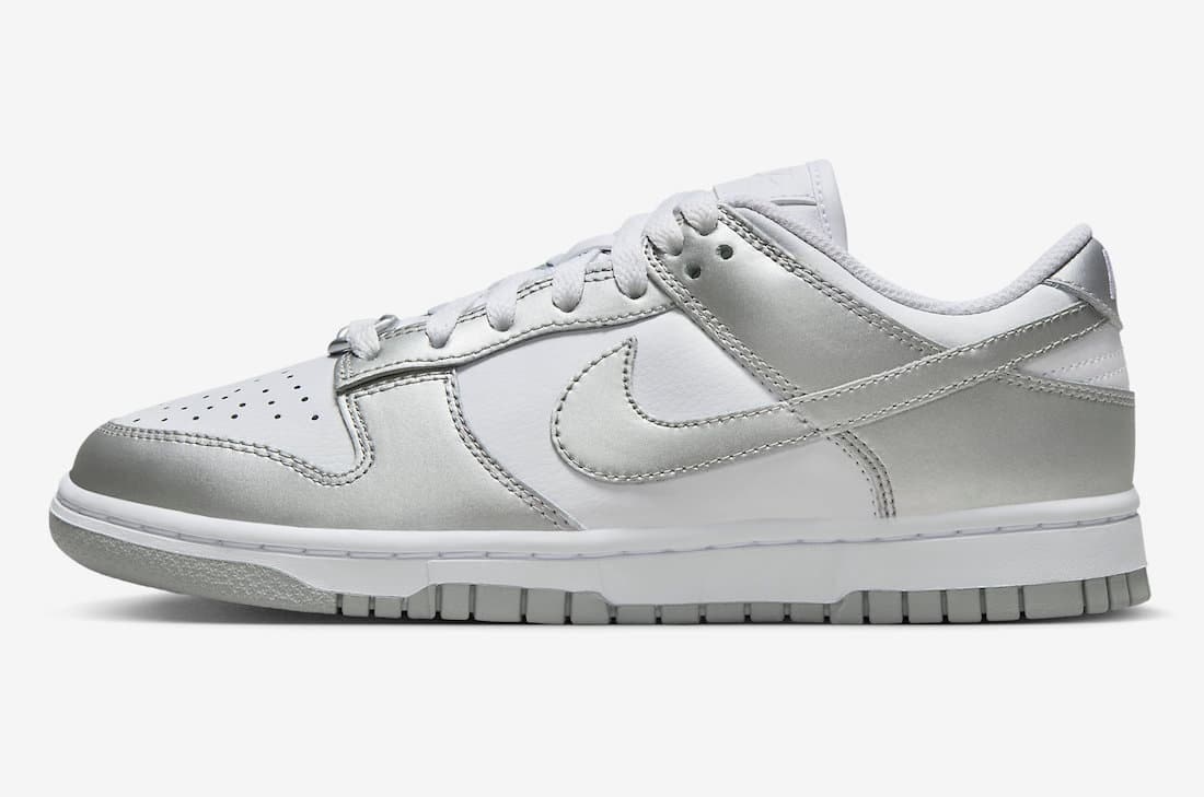 Nike Dunk Low WMNS "Metallic Silver"