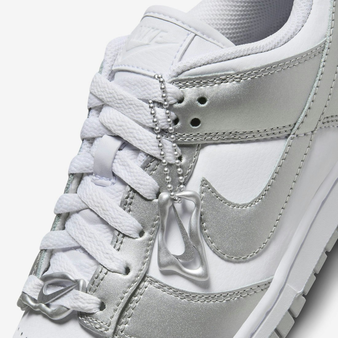 Nike Dunk Low "Metallic Silver"