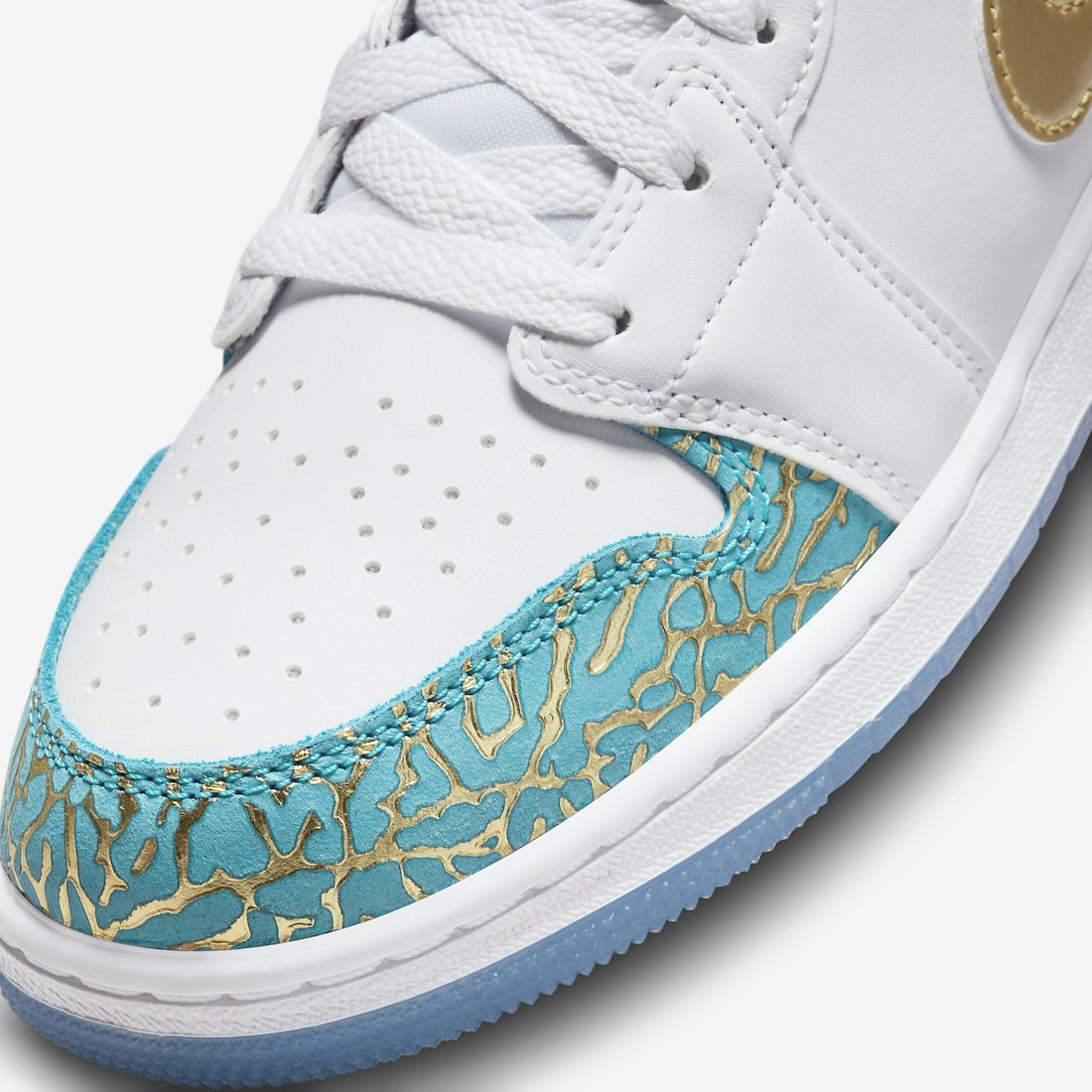 Air Jordan 1 Mid GS "UNC to Chicago"