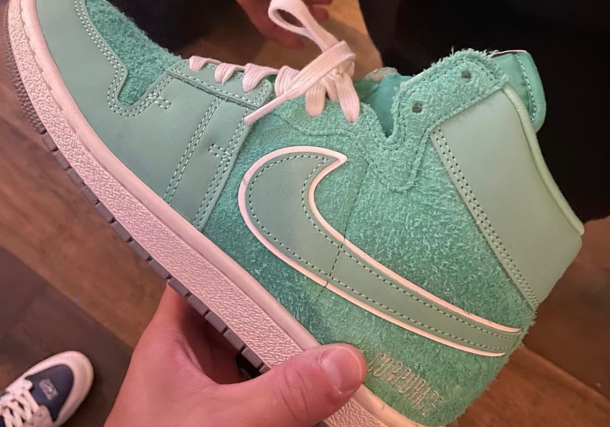 Corporate x Jordan Air Ship "Light Menta"