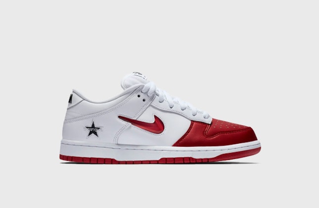 Supreme x Nike SB Dunk Low "Jewel Red" Supreme x Nike SB Dunk Low "Jewel Red"