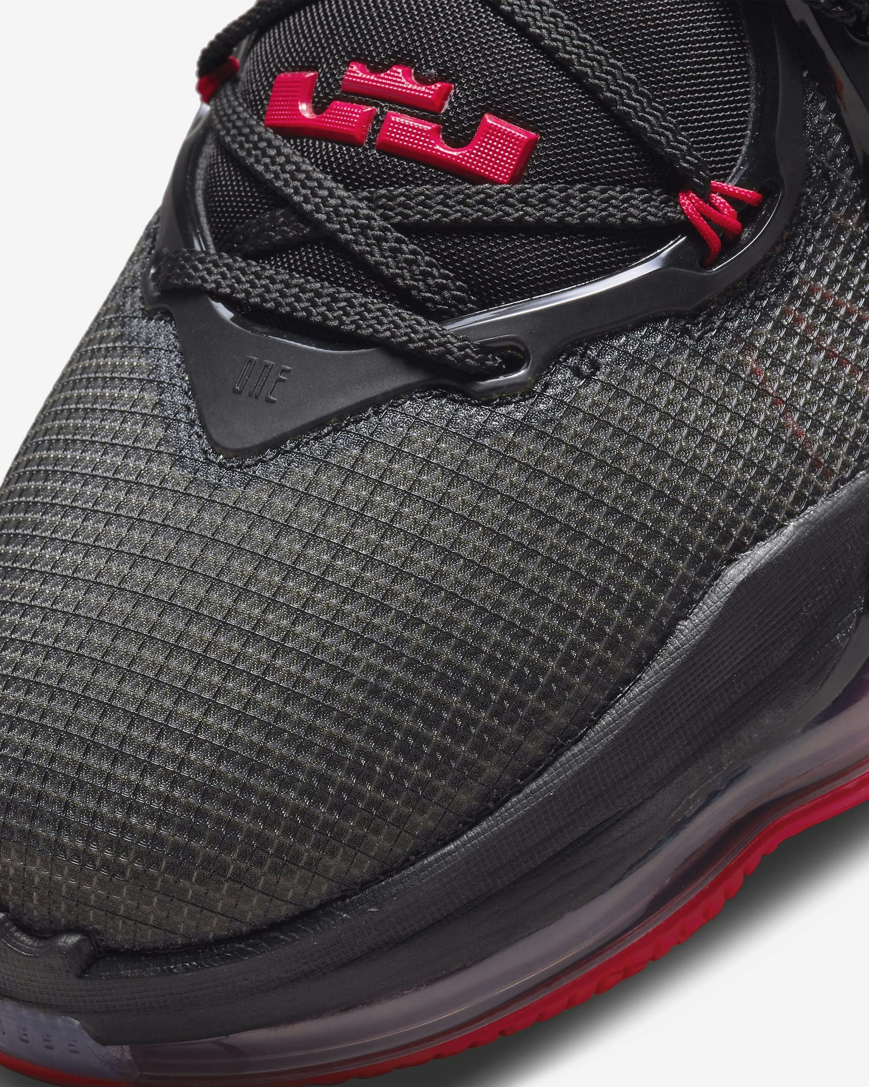 Nike LeBron 19 "Bred"