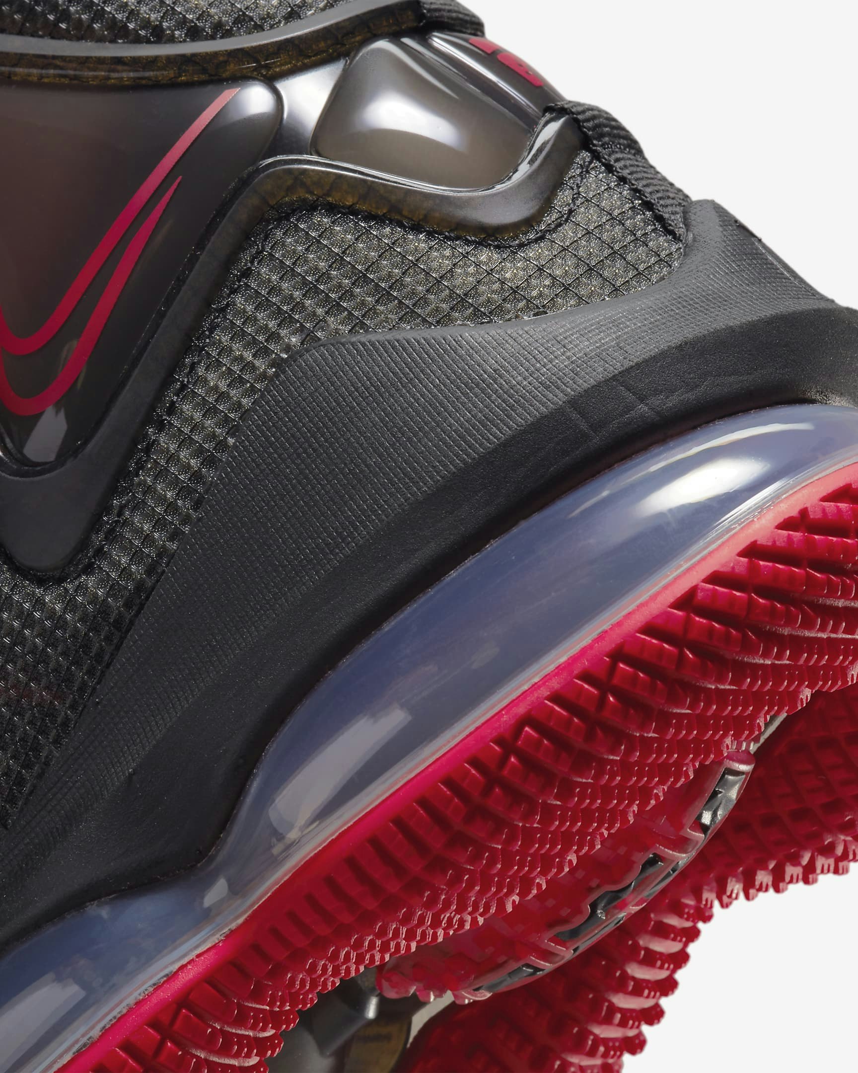 Nike LeBron 19 "Bred"