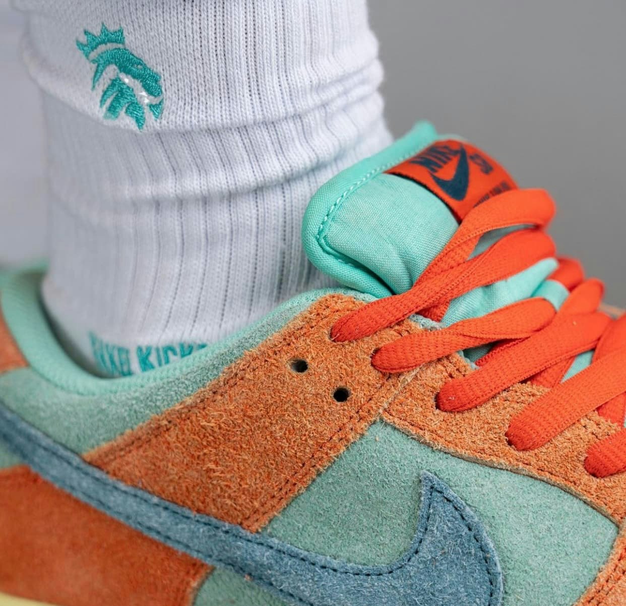 Nike SB Dunk Low "Noise Aqua" 