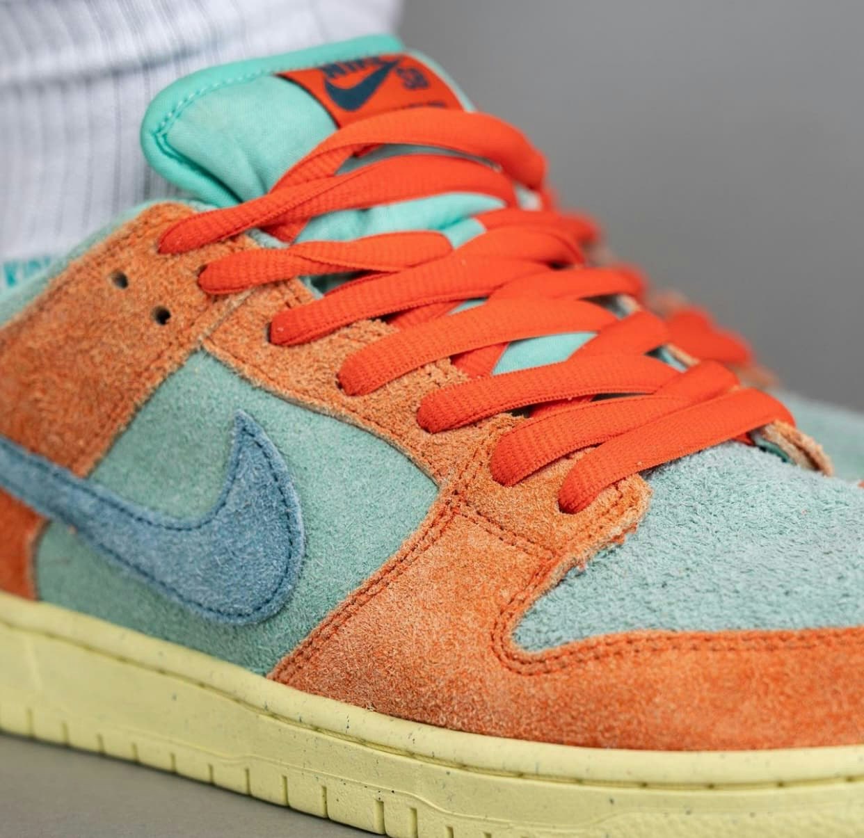 Nike SB Dunk Low "Noise Aqua" 