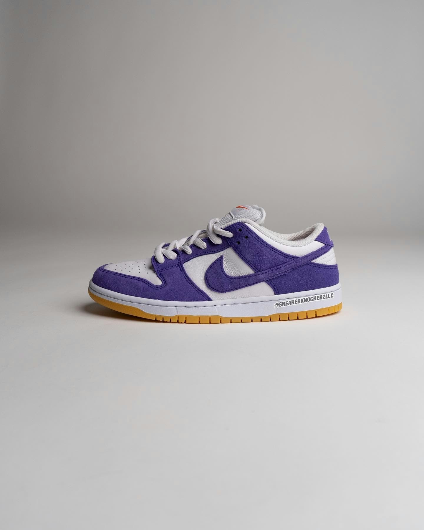 Nike SB Dunk Low "Purple Suede"