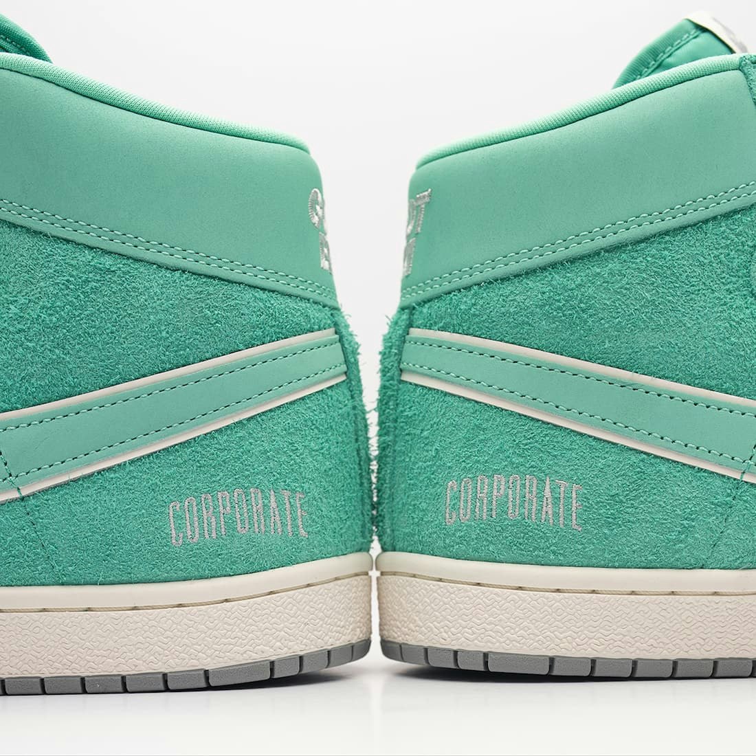 Corporate x Jordan Air Ship "Light Menta"