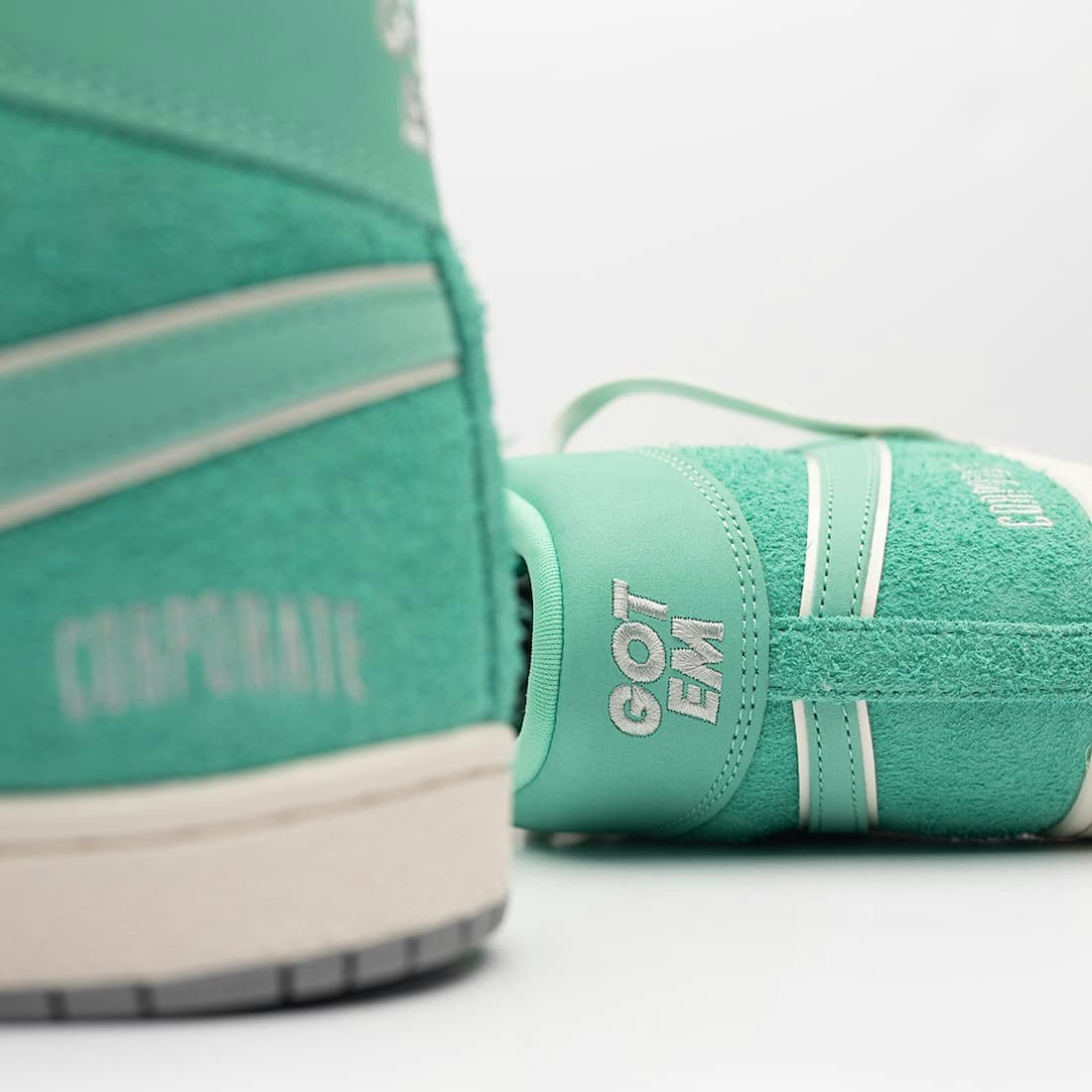 Corporate x Jordan Air Ship "Light Menta"