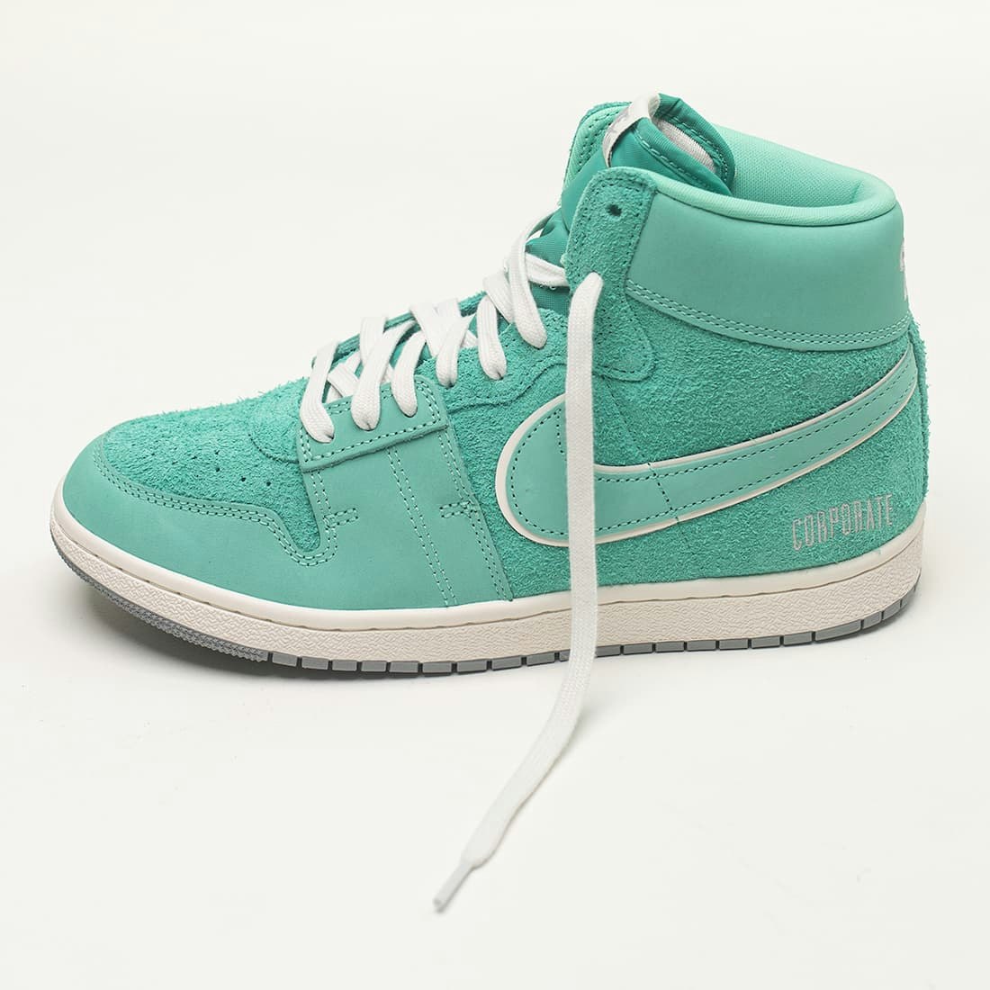 Corporate x Jordan Air Ship "Light Menta"