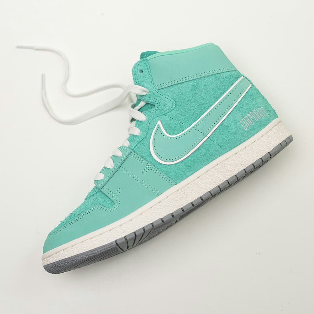 Corporate x Jordan Air Ship "Light Menta"