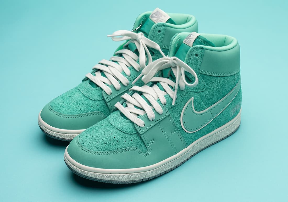 Corporate x Jordan Air Ship "Light Menta"