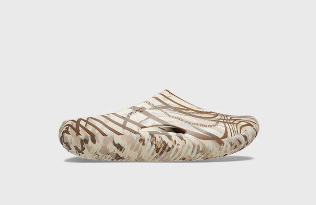 Palace x Crocs Mellow Clogs "Bone" Palace x Crocs Mellow Clogs "Bone"