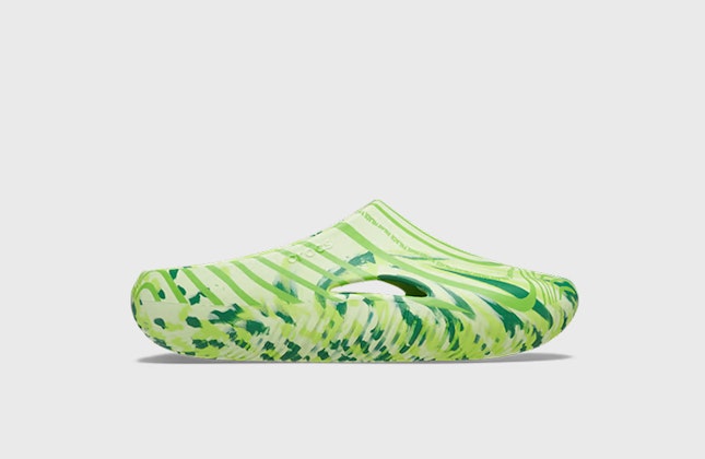 Palace x Crocs Mellow Clogs "Celery" Palace x Crocs Mellow Clogs "Celery"