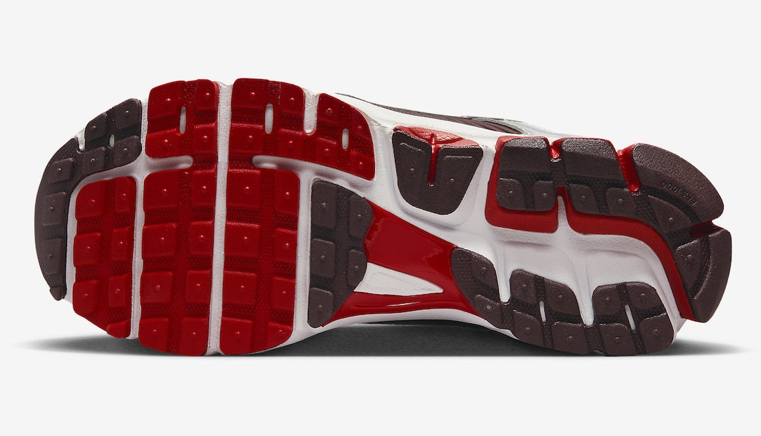 Nike Zoom Vomero 5 "Mystic Red"