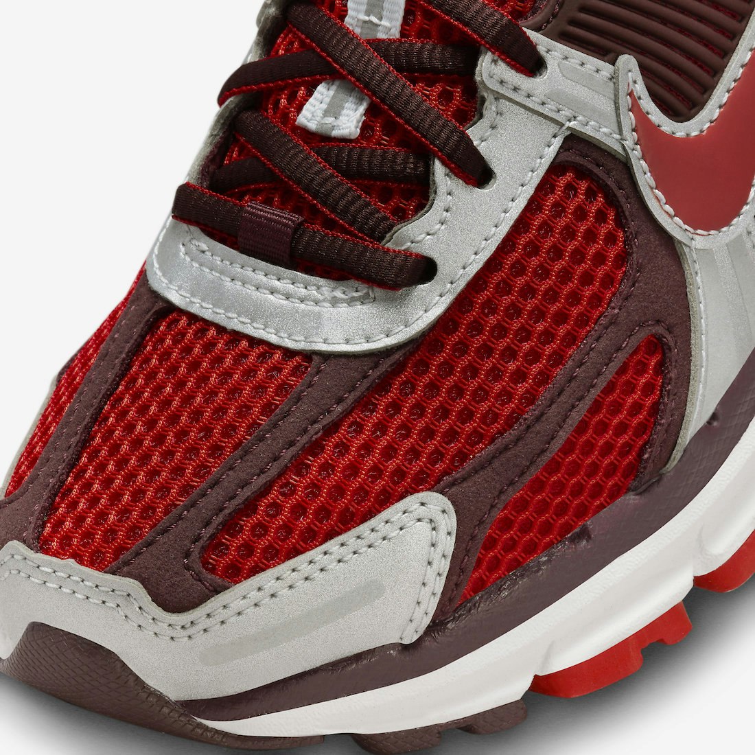 Nike Zoom Vomero 5 "Mystic Red"
