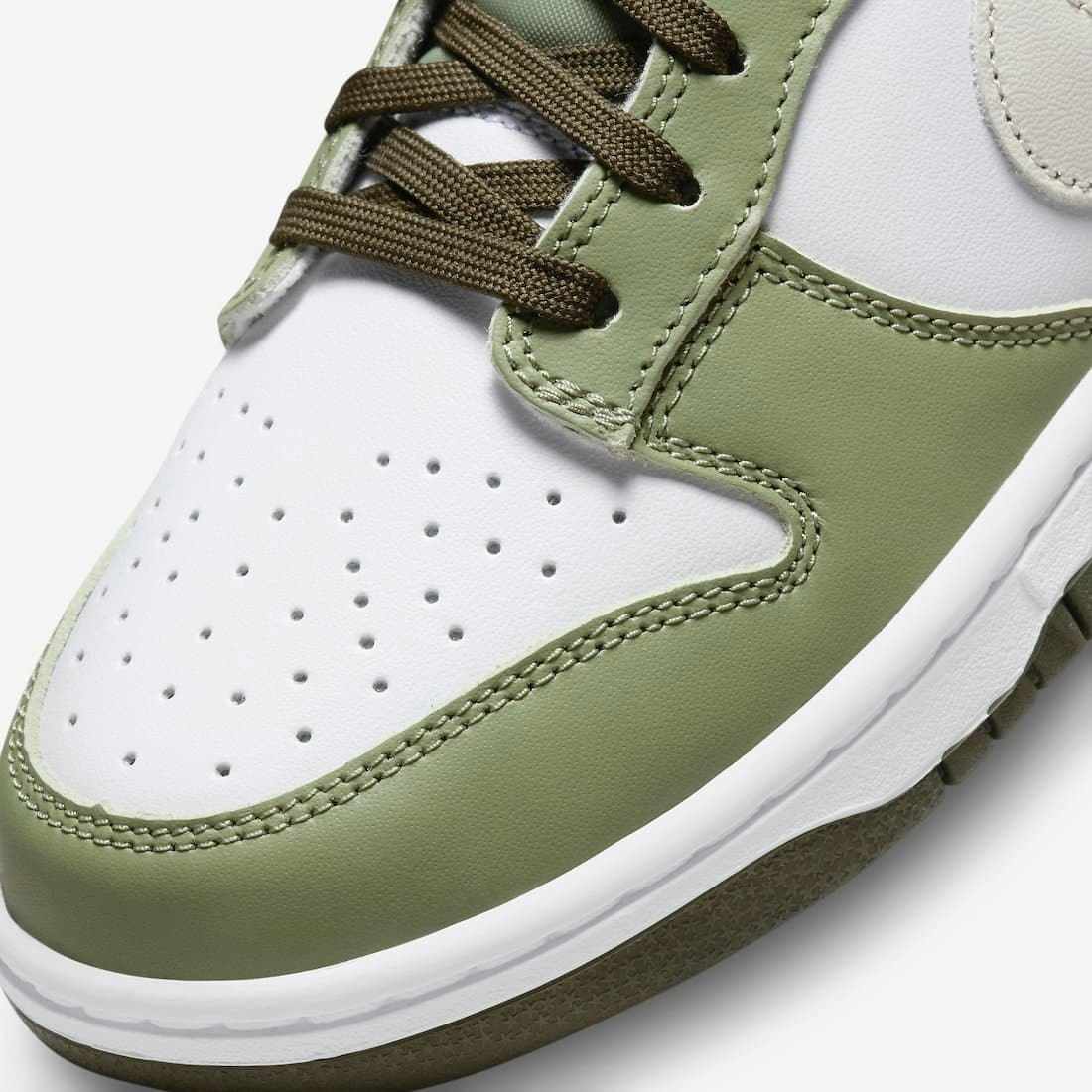 Nike Dunk Low "Oil Green"