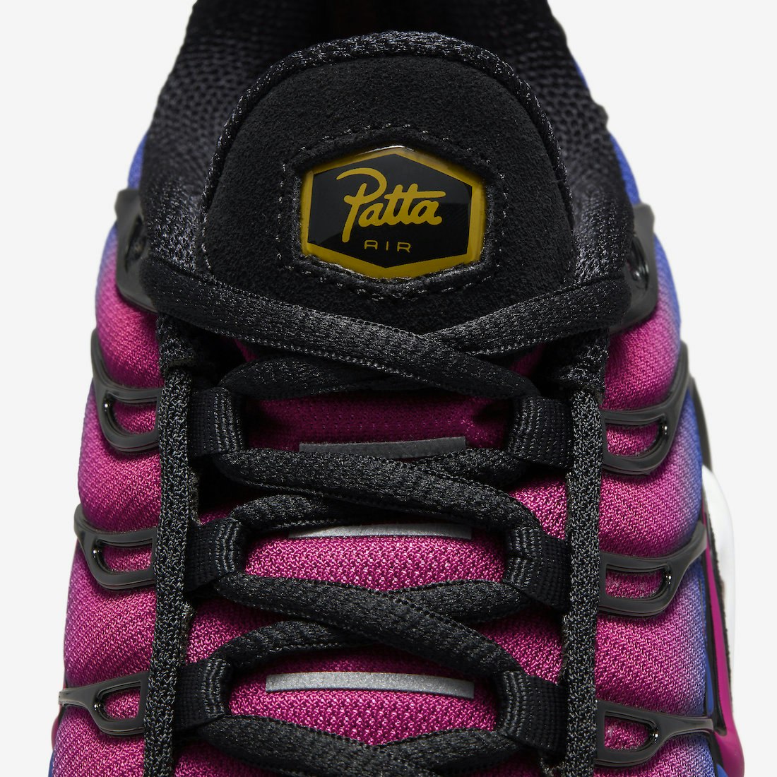 Patta x FC Barcelona x Nike Air Max Plus "Rush Fuchsia"