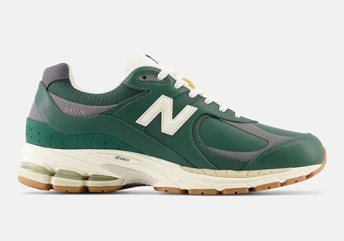 New Balance 2002R "Vintage Leather" (Green) New Balance 2002R "Vintage Leather" (Green)