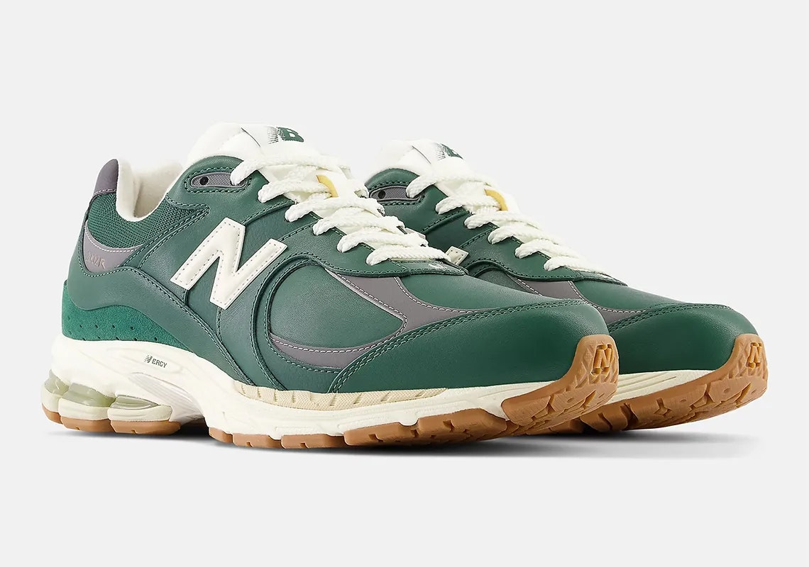 New Balance 2002R "Vintage Leather" (Green) New Balance 2002R "Vintage Leather" (Green)
