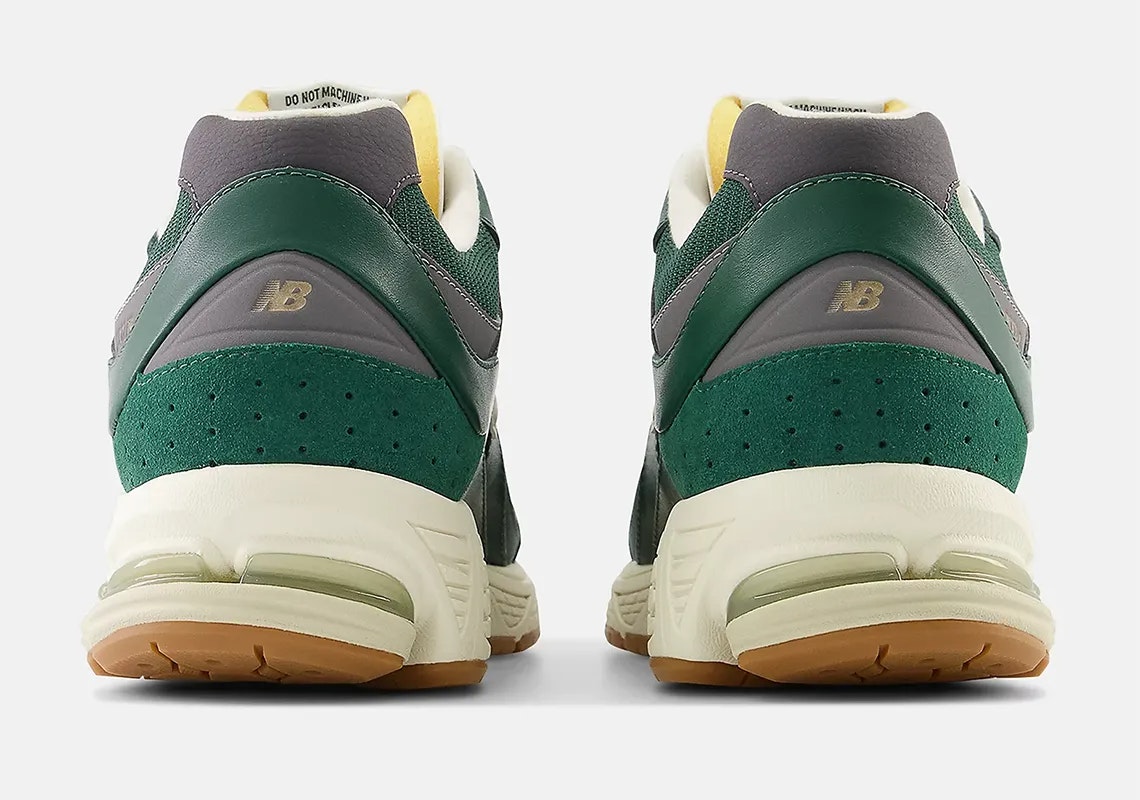 New Balance 2002R "Vintage Leather" (Green) New Balance 2002R "Vintage Leather" (Green)