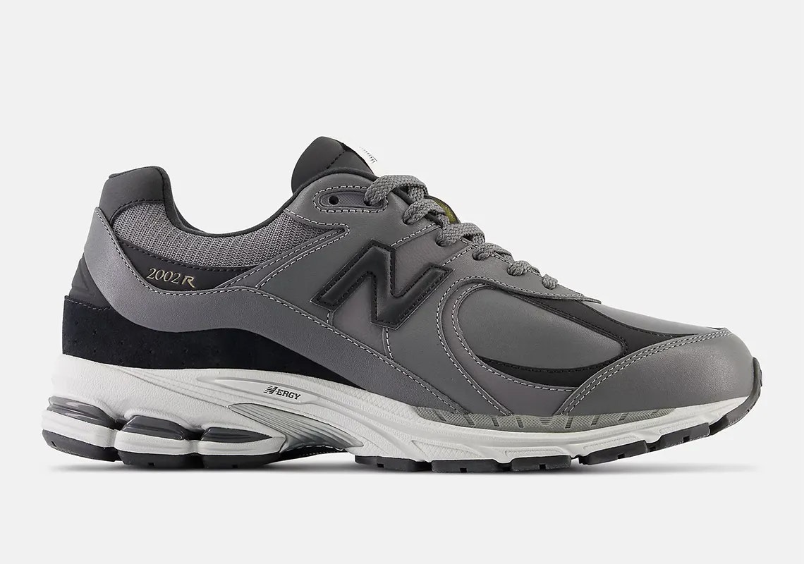 New Balance 2002R "Vintage Leather" (Grey)