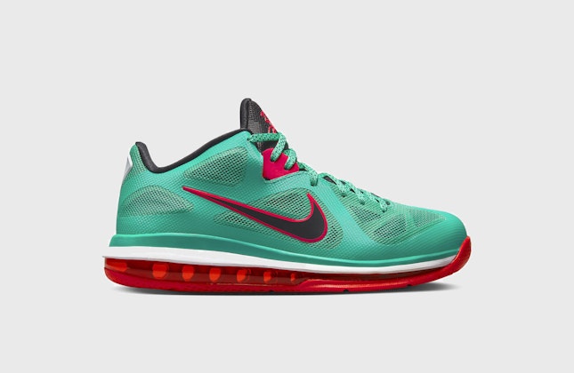 FC Liverpool x Nike LeBron 9 Low "Reverse Liverpool" FC Liverpool x Nike LeBron 9 Low "Reverse Liverpool"