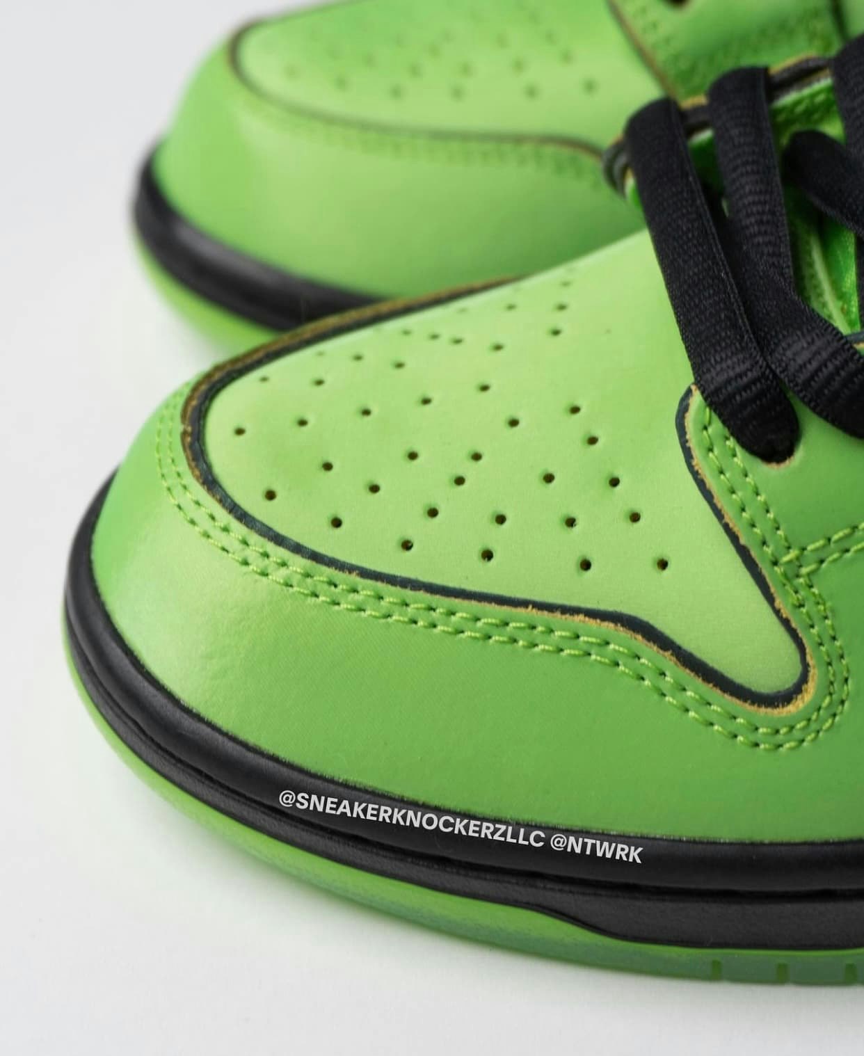 The Powerpuff Girls x Nike SB Dunk Low