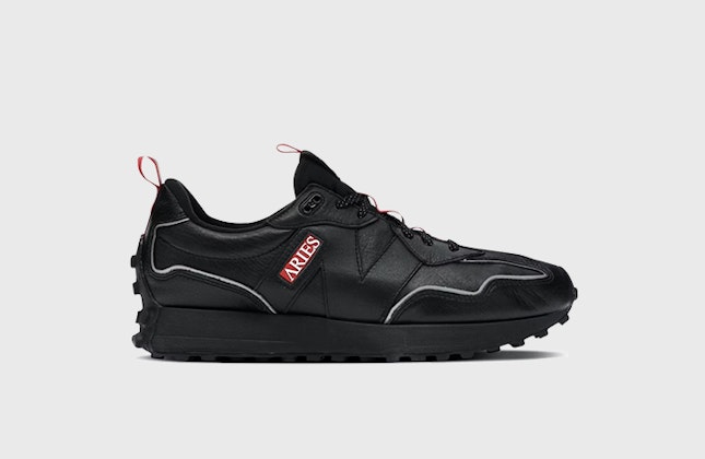 Aries x New Balance 327 "Black" Aries x New Balance 327 "Black"