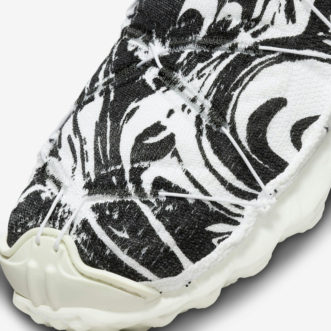 Nike ISPA Mindbody "Black/White"