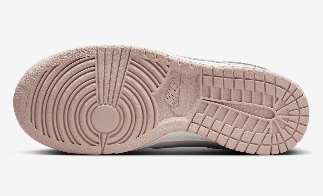 Nike Dunk Low "Pink Gingham"