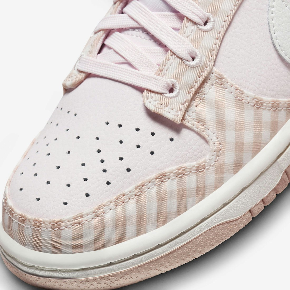 Nike Dunk Low "Pink Gingham"